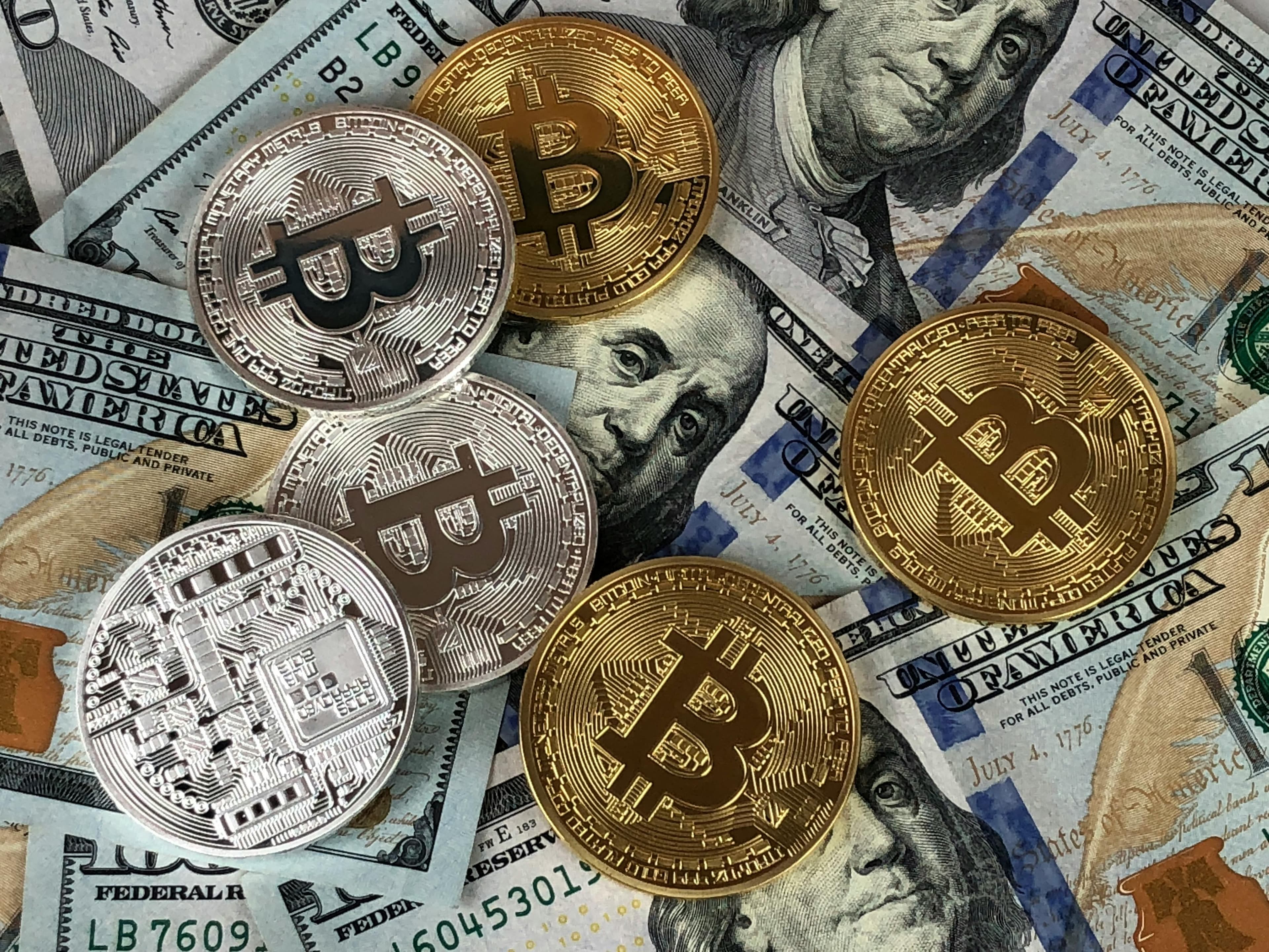 Gold vs Bitcoin: Which is a Better Store of Value in 2025?